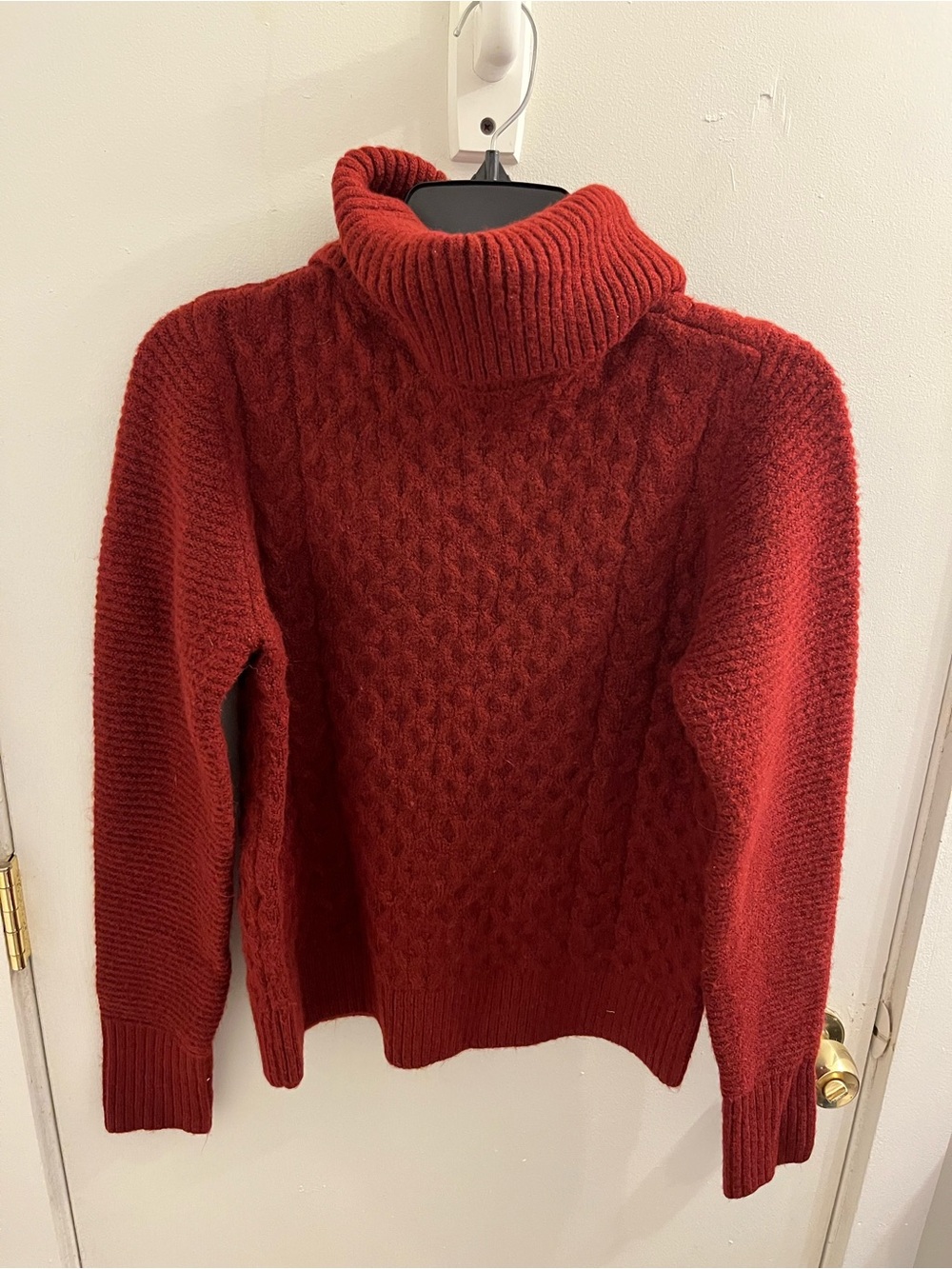 A Loves A Turtleneck Sweater Size Small